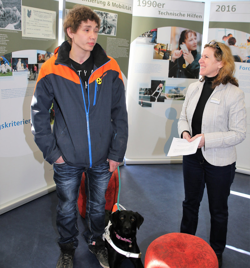 Marco Kaulbars mit seiner Labradorhündin Jessy im Interview mit Marketingleiterin Irene E. Girschner Marco Kaulbars mit seiner Labradorhündin Jessy im Interview mit Marketingleiterin Irene E. Girschner