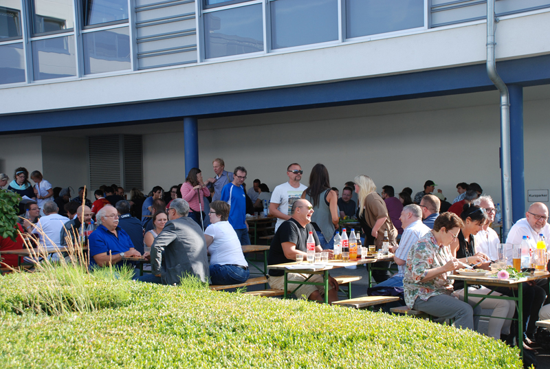 BFW-Mitarbeiter und Teilnehmer beim Brunnenfest BFW-Mitarbeiter und Teilnehmer beim Brunenfest