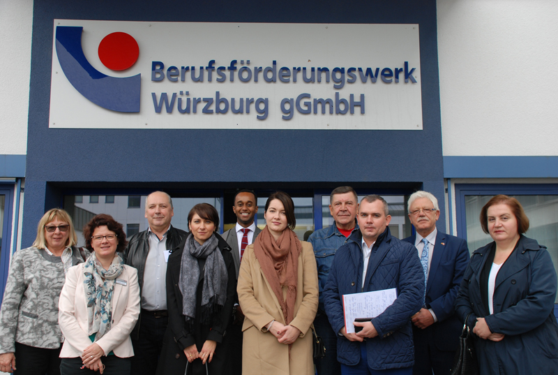 Gruppenbild der russischen Besucher vor dem Haupteingang des BFW Gruppenbild der russischen Besucher vor dem Haupteingang des BFW