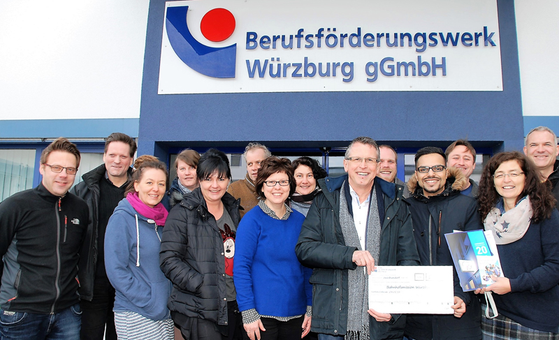 Foto Kursteilnehmer und Vertreter der Bahnhofsmission Foto Kursteilnehmer und Vertreter der Bahnhofsmission