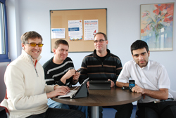Foto der BFW-Teilnehmer mit ihren Smartphones und Tablet PCs Foto der BFW-Teilnehmer mit ihren Smartphones und Tablet PCs