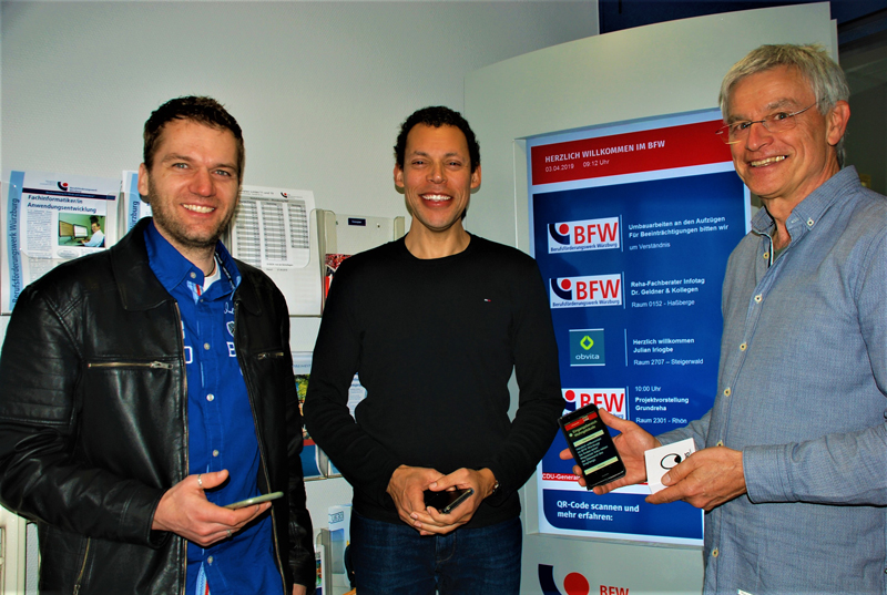Ernst Heßdörfer (BFW) Julian Iriogbe (obvita) und Hellmuth Platz (BFW) im Eingangsbereich des BFW Ernst Heßdörfer (BFW) Julian Iriogbe (obvita) und Hellmuth Platz (BFW) im Eingangsbereich des BFW