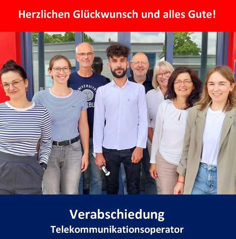 Die absolvent*innen mit Teamleiterin Christine Haupt-Kreutzer und ihren Ausbilder*innen