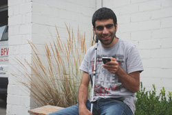 Foto Cem Tören mit seinem Smartphone Foto Cem Tören mit seinem Smartphone